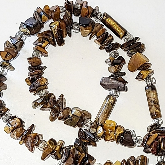 TIGER'S EYE CHIPS NECKLACE with SILVERTONE TOGGLE CLASP - Picture 3 of 6